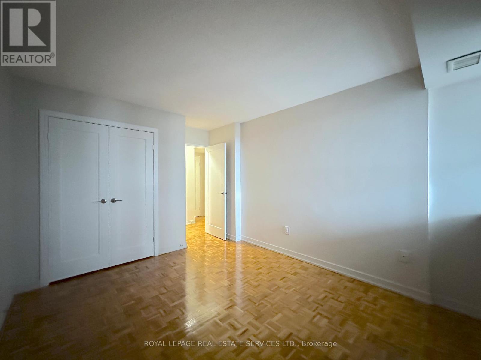 807 - 190 Clark Boulevard, Brampton, Ontario  L6T 4A8 - Photo 5 - W12959954