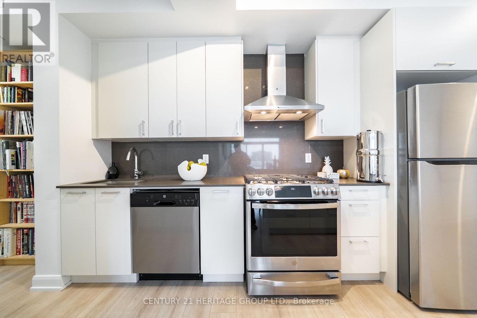 610 - 385 Osler Street, Toronto, Ontario  M6N 0B2 - Photo 14 - W12959996