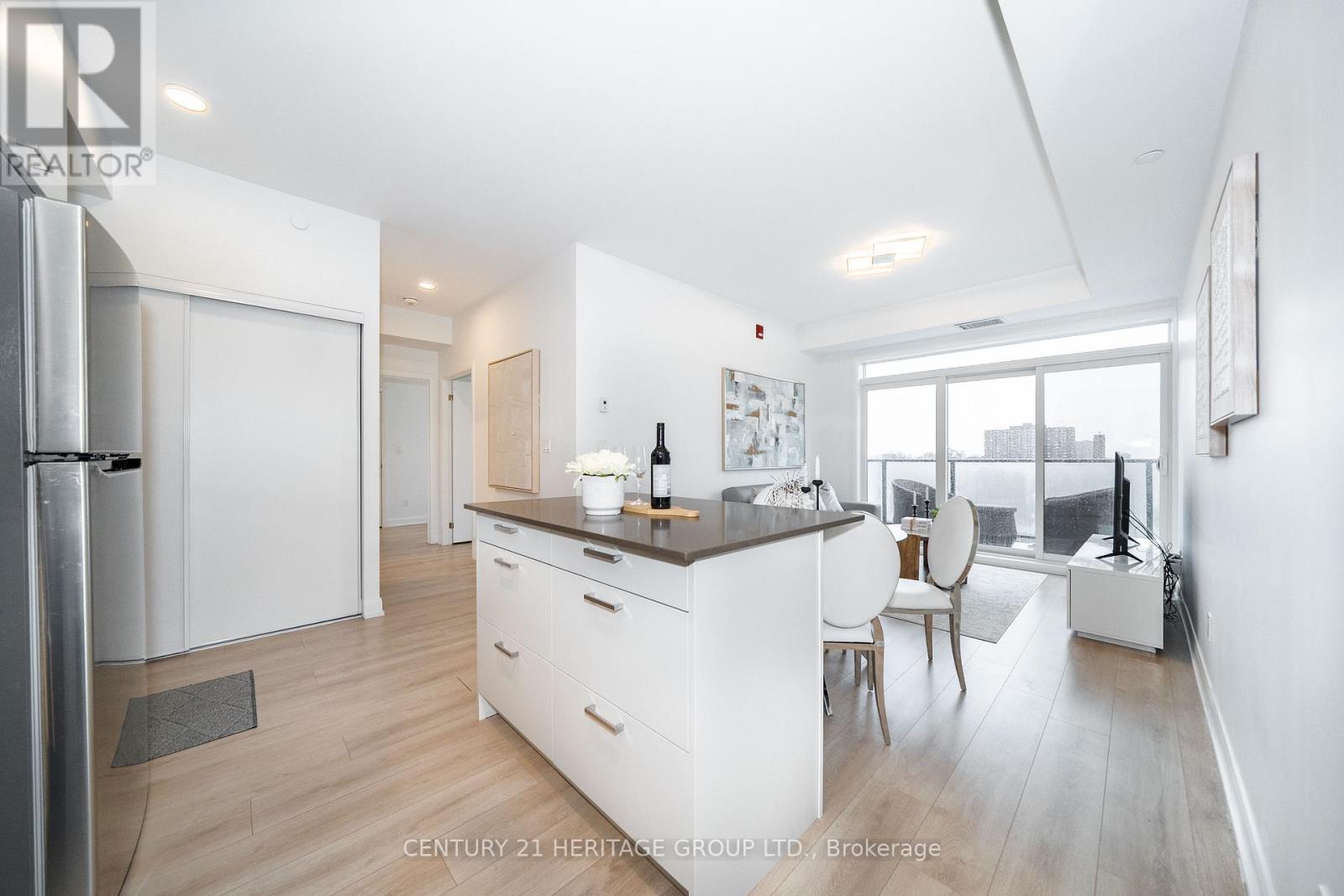 610 - 385 Osler Street, Toronto, Ontario  M6N 0B2 - Photo 2 - W12959996