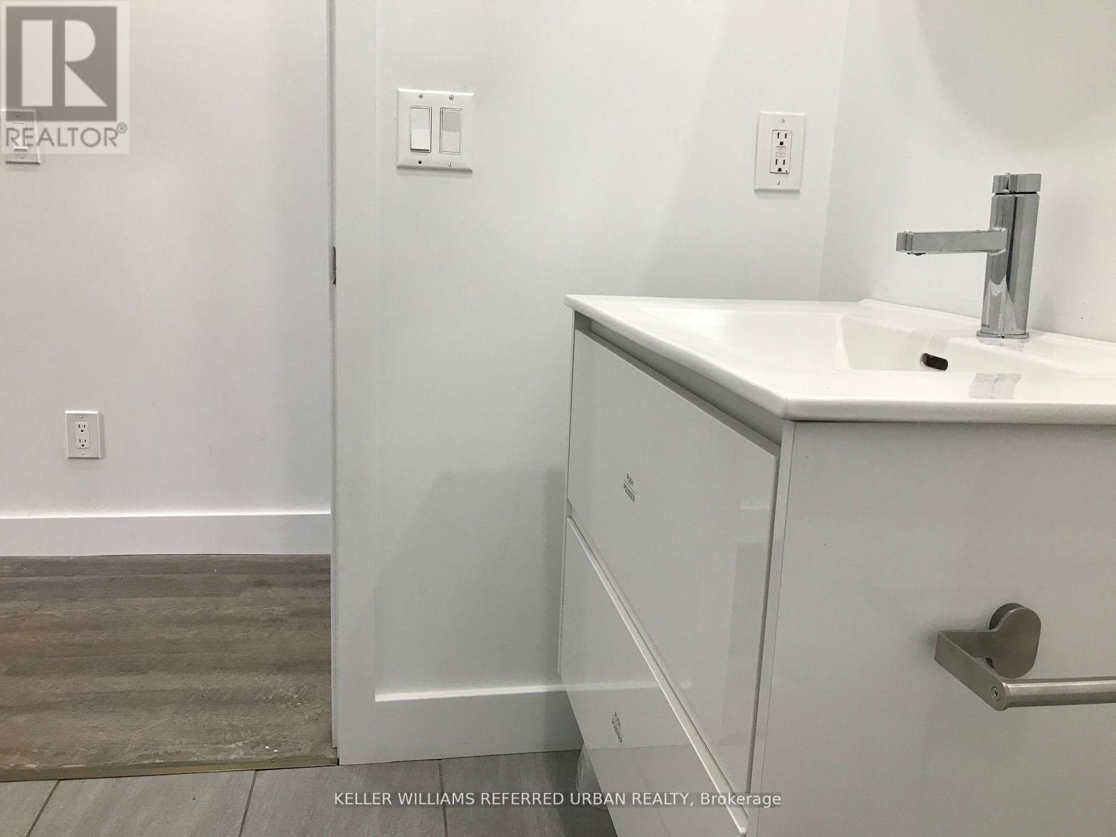 Room 3 - 344 Bartlett Avenue N, Toronto, Ontario  M6H 3G7 - Photo 10 - W12960016