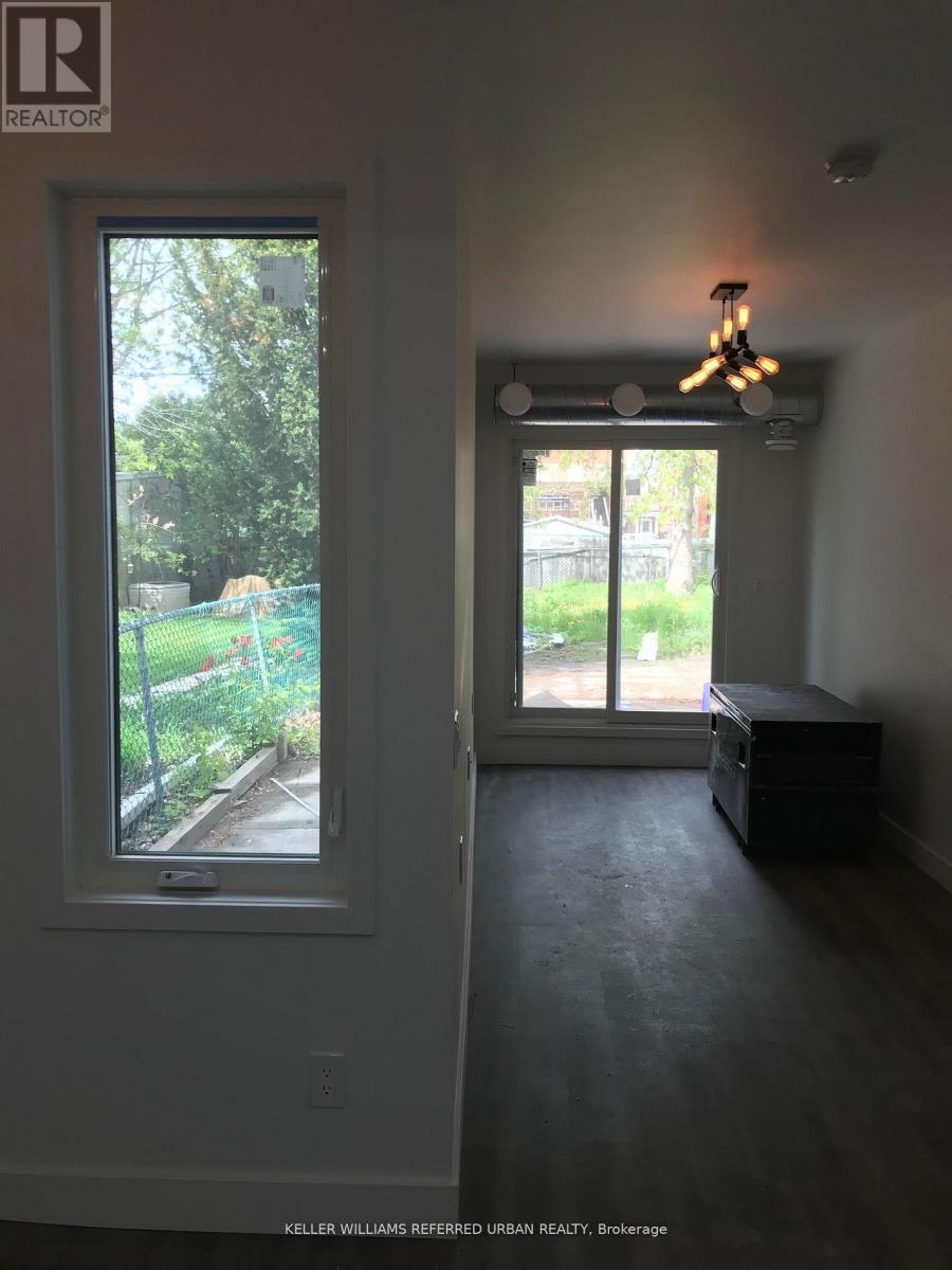 Room 3 - 344 Bartlett Avenue N, Toronto, Ontario  M6H 3G7 - Photo 6 - W12960016