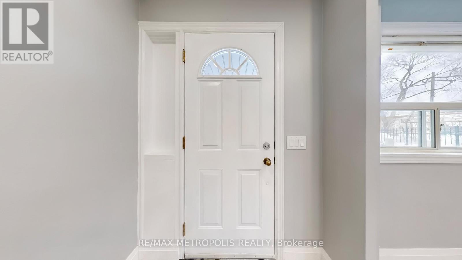 15 Eileen Avenue, Toronto, Ontario  M6N 1V5 - Photo 11 - W12960026