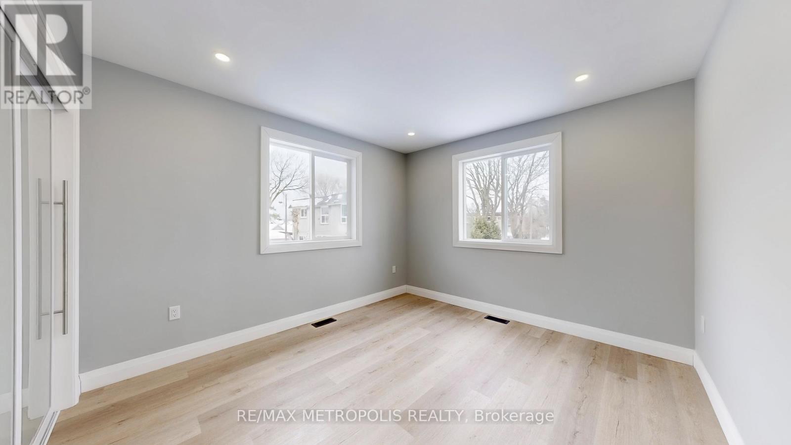 15 Eileen Avenue, Toronto, Ontario  M6N 1V5 - Photo 18 - W12960026