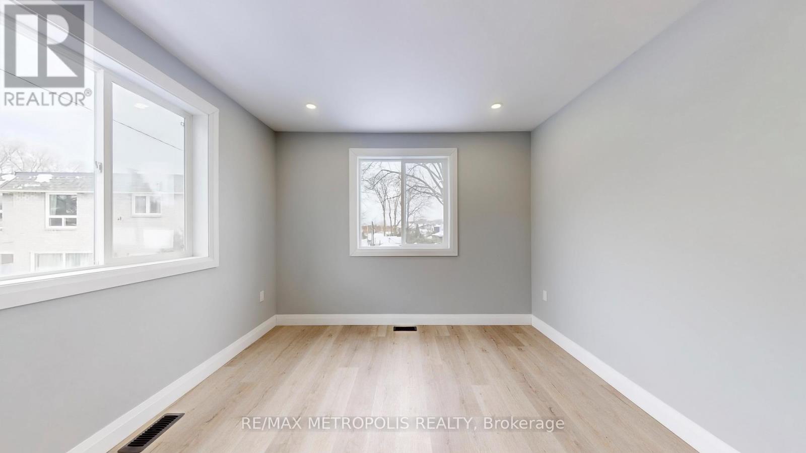 15 Eileen Avenue, Toronto, Ontario  M6N 1V5 - Photo 19 - W12960026