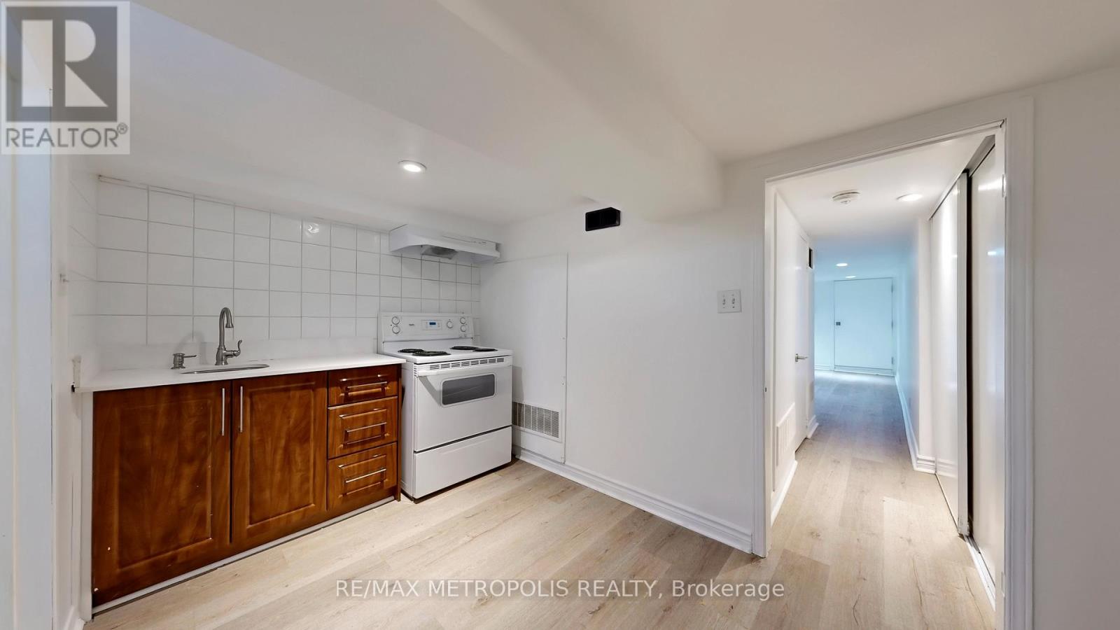 15 Eileen Avenue, Toronto, Ontario  M6N 1V5 - Photo 24 - W12960026