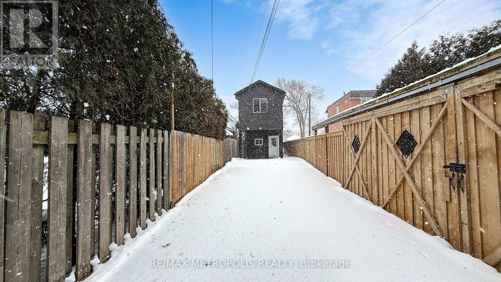 15 Eileen Avenue, Toronto, Ontario  M6N 1V5 - Photo 27 - W12960026