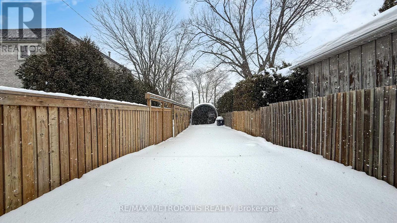 15 Eileen Avenue, Toronto, Ontario  M6N 1V5 - Photo 29 - W12960026