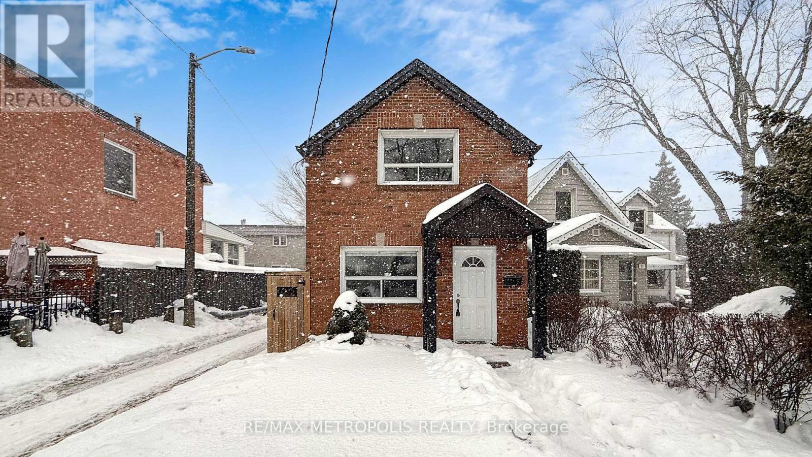 15 Eileen Avenue, Toronto, Ontario  M6N 1V5 - Photo 3 - W12960026