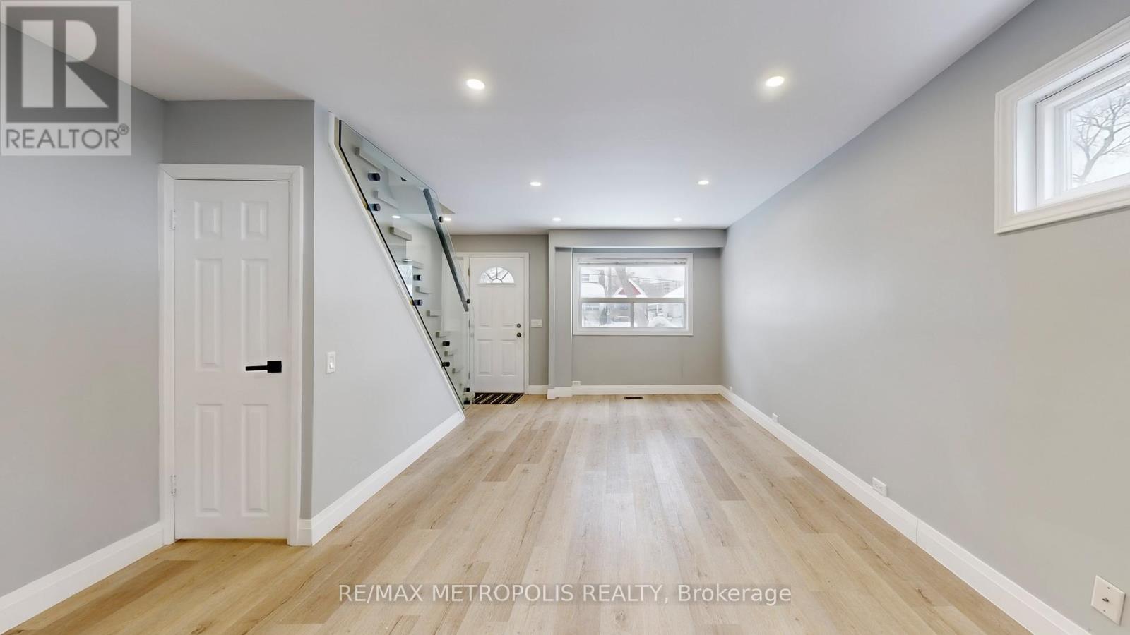 15 Eileen Avenue, Toronto, Ontario  M6N 1V5 - Photo 4 - W12960026