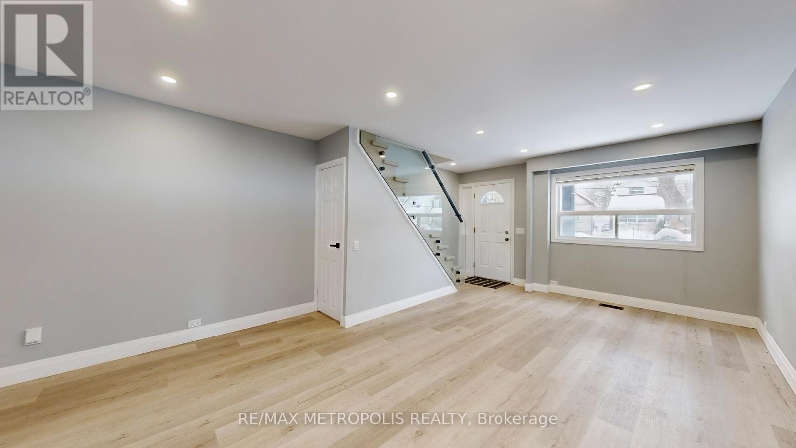 15 Eileen Avenue, Toronto, Ontario  M6N 1V5 - Photo 5 - W12960026