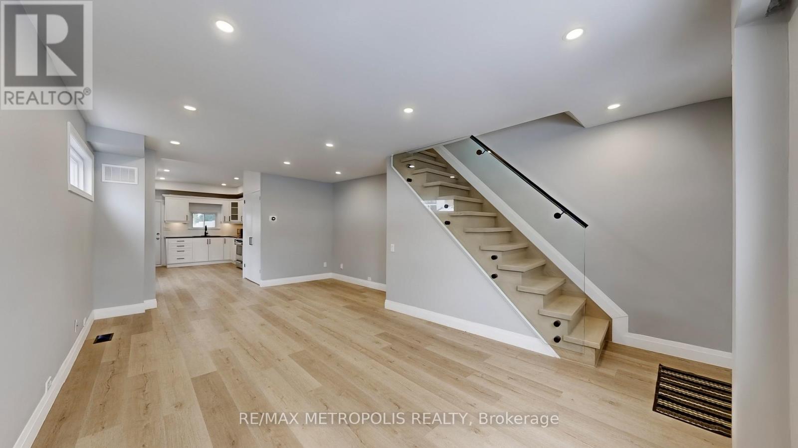 15 Eileen Avenue, Toronto, Ontario  M6N 1V5 - Photo 6 - W12960026