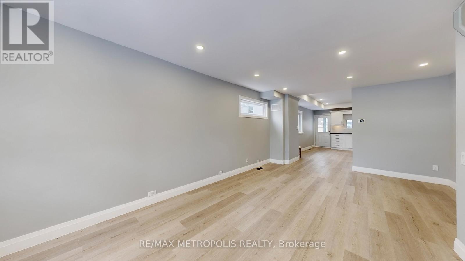 15 Eileen Avenue, Toronto, Ontario  M6N 1V5 - Photo 7 - W12960026