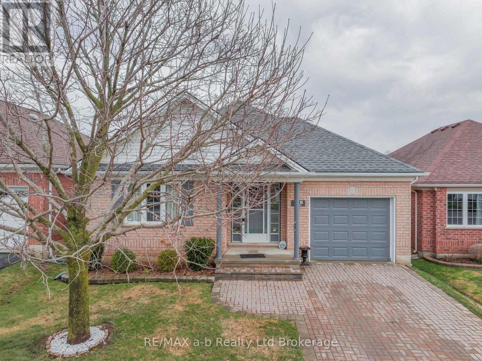 218 Baldwin Street, Tillsonburg, Ontario  N4G 5W3 - Photo 1 - X12724104