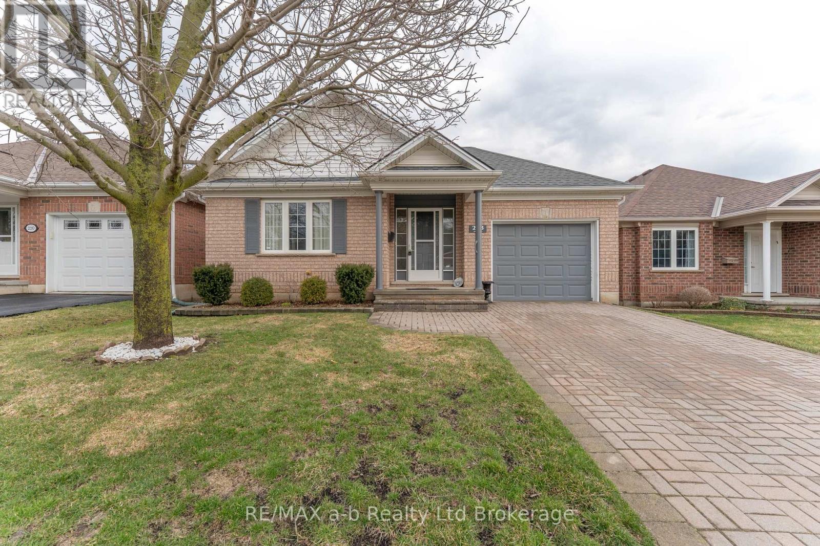 218 Baldwin Street, Tillsonburg, Ontario  N4G 5W3 - Photo 3 - X12724104