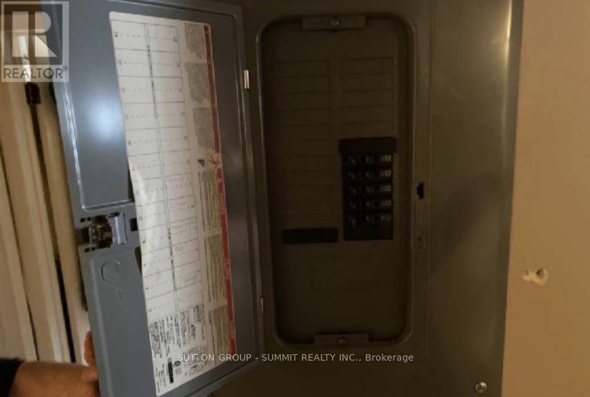 31 Southdale Avenue, Kitchener, Ontario  N2M 3V4 - Photo 13 - X12959946