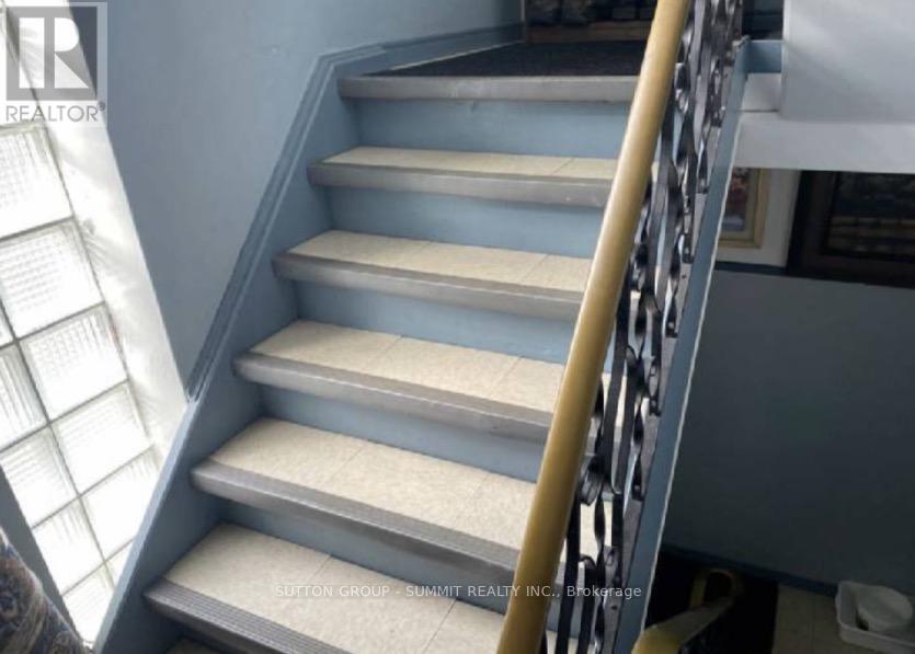 31 Southdale Avenue, Kitchener, Ontario  N2M 3V4 - Photo 3 - X12959946