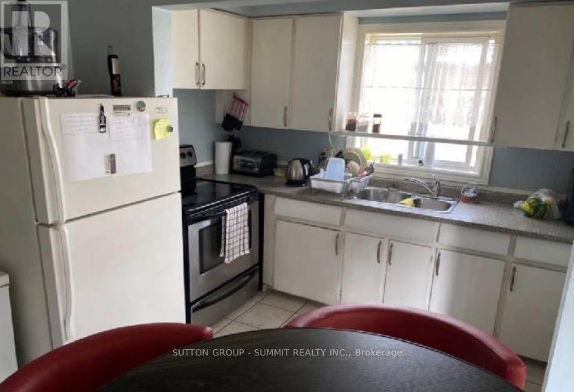 31 Southdale Avenue, Kitchener, Ontario  N2M 3V4 - Photo 4 - X12959946