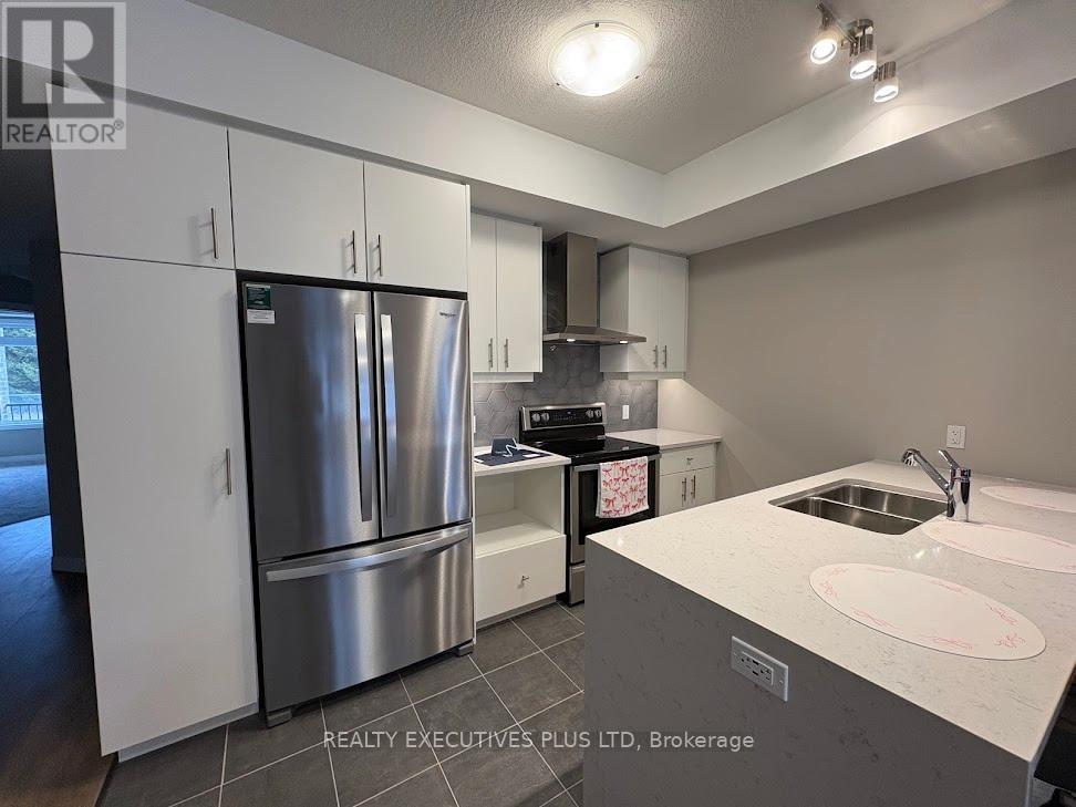 38 Thatcher Drive, Guelph, Ontario  N1L 1B3 - Photo 4 - X12959972