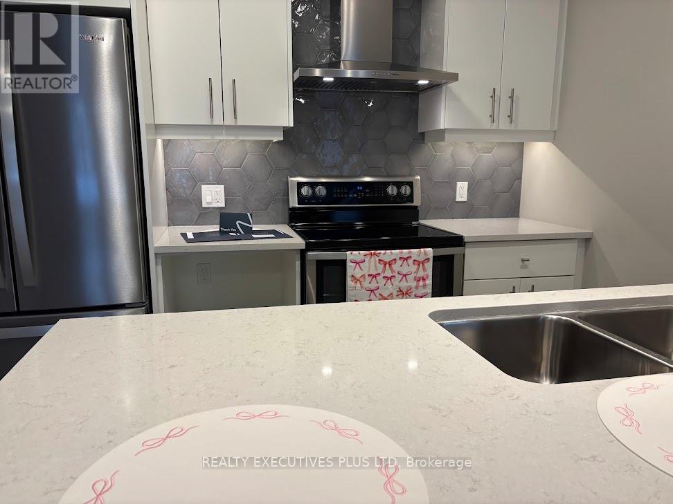 38 Thatcher Drive, Guelph, Ontario  N1L 1B3 - Photo 5 - X12959972