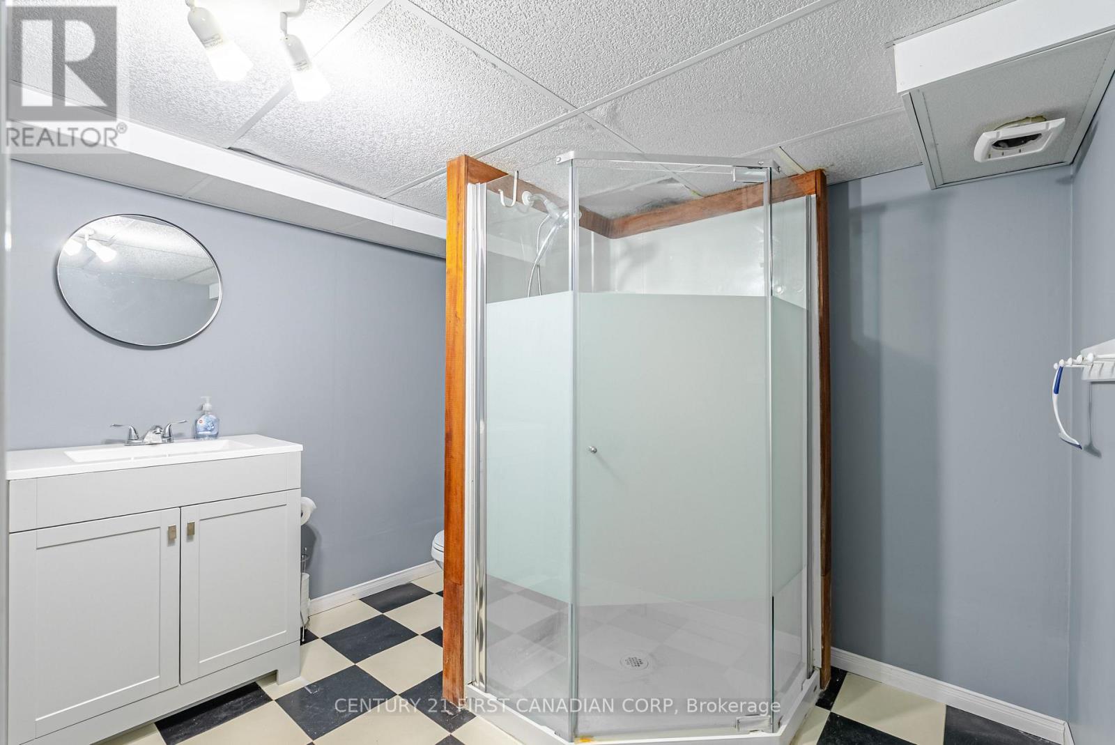 108 Myrtle Street, St. Thomas, Ontario  N5R 2G3 - Photo 22 - X12943844