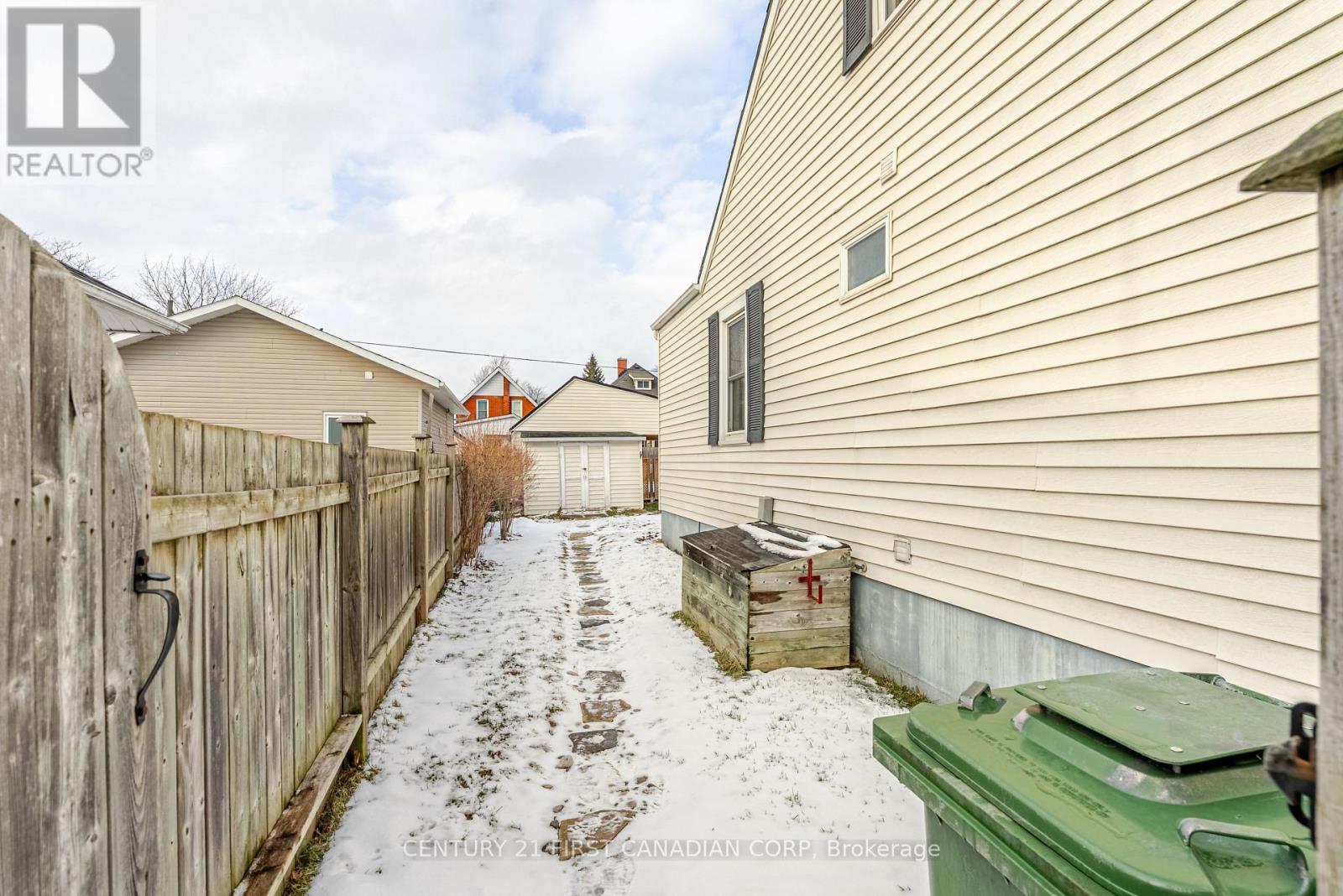 108 Myrtle Street, St. Thomas, Ontario  N5R 2G3 - Photo 25 - X12943844