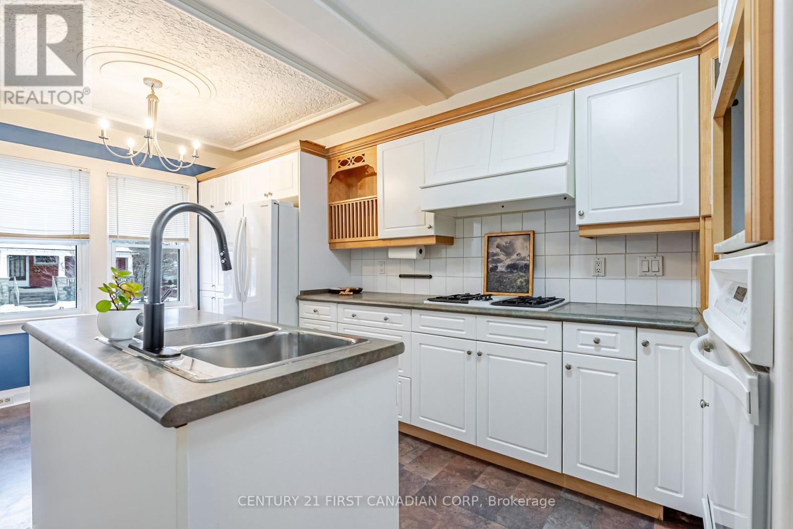 108 Myrtle Street, St. Thomas, Ontario  N5R 2G3 - Photo 6 - X12943844