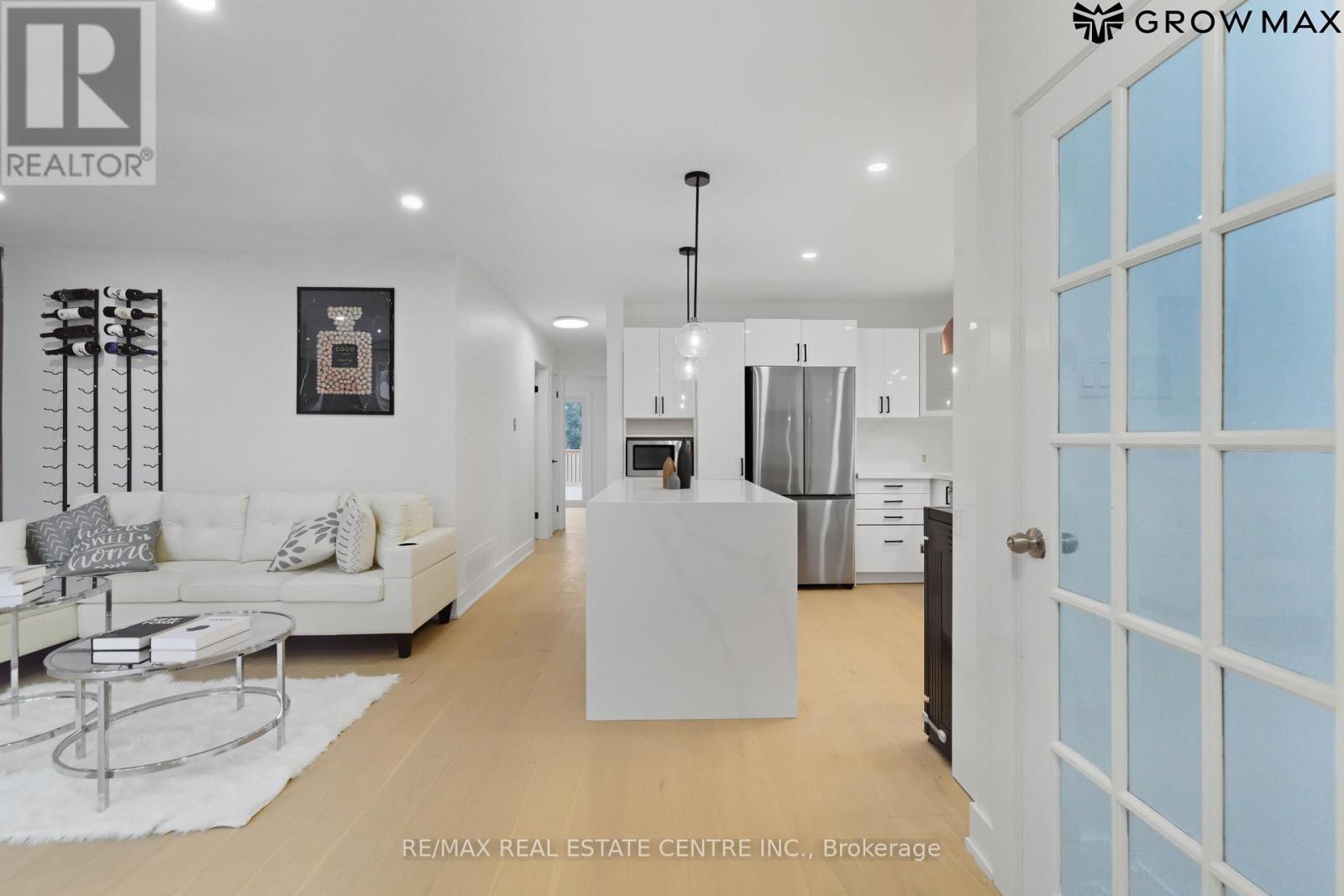 1328 Bunnell Drive, Burlington, Ontario  L7P 2E1 - Photo 10 - W12909164