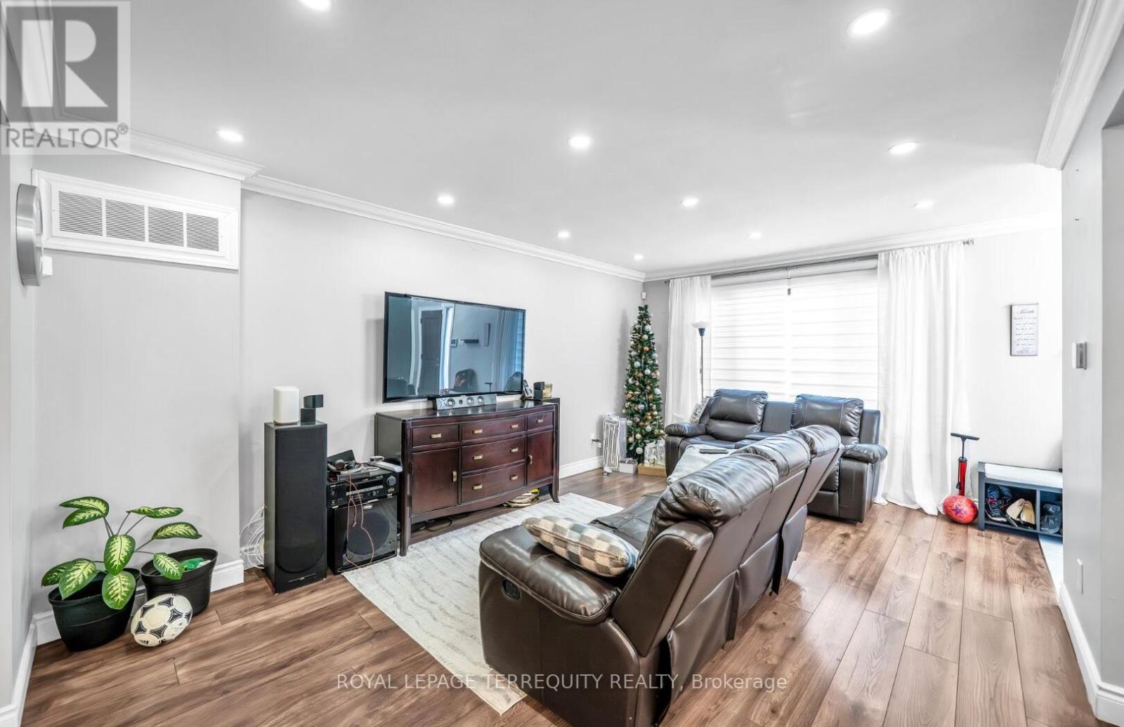 109 Thickson Road S, Whitby (Blue Grass Meadows), Ontario  L1N 2C7 - Photo 8 - E12646638