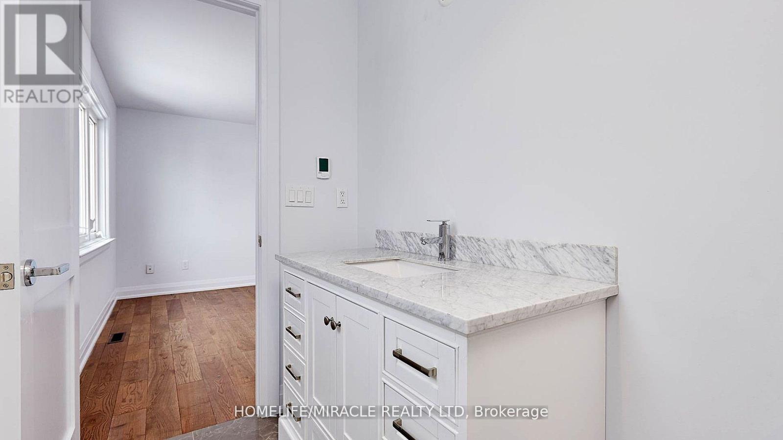 Upper - 157 Valeria Boulevard, Vaughan (East Woodbridge), Ontario  L4L 6W4 - Photo 34 - N12820496