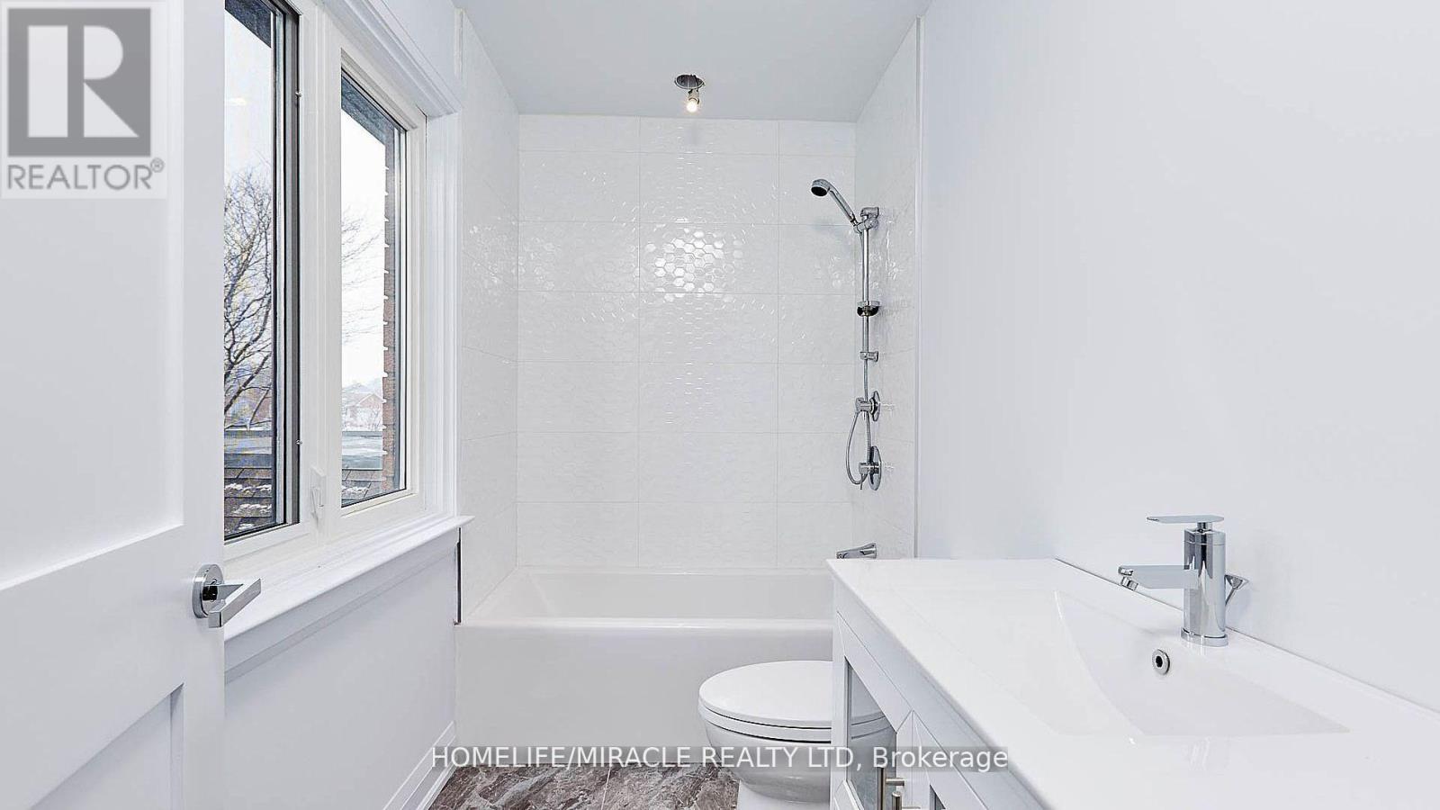 Upper - 157 Valeria Boulevard, Vaughan (East Woodbridge), Ontario  L4L 6W4 - Photo 30 - N12820496