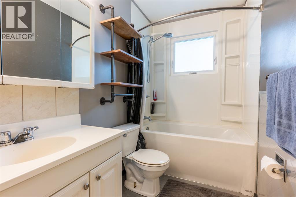 60 Gray Crescent Nw, Medicine Hat, Alberta  T1A 7E1 - Photo 11 - A2286501