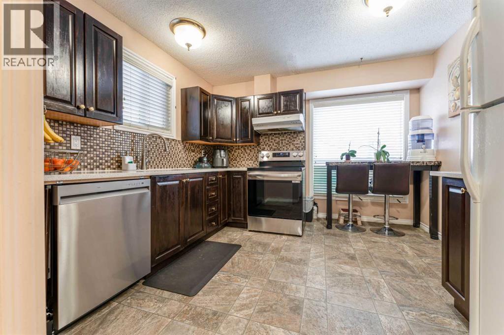 6640 Temple Drive NE, Calgary, Alberta  T1Y 5V6 - Photo 4 - A2270141