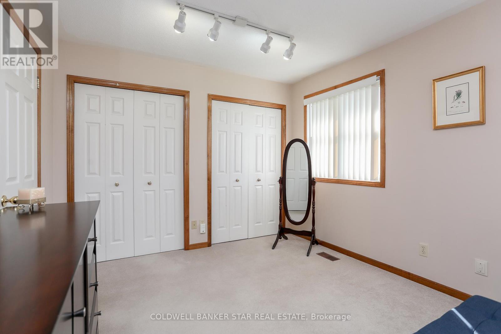 Photo 17 of 32 for 31 Sinclair Crescent