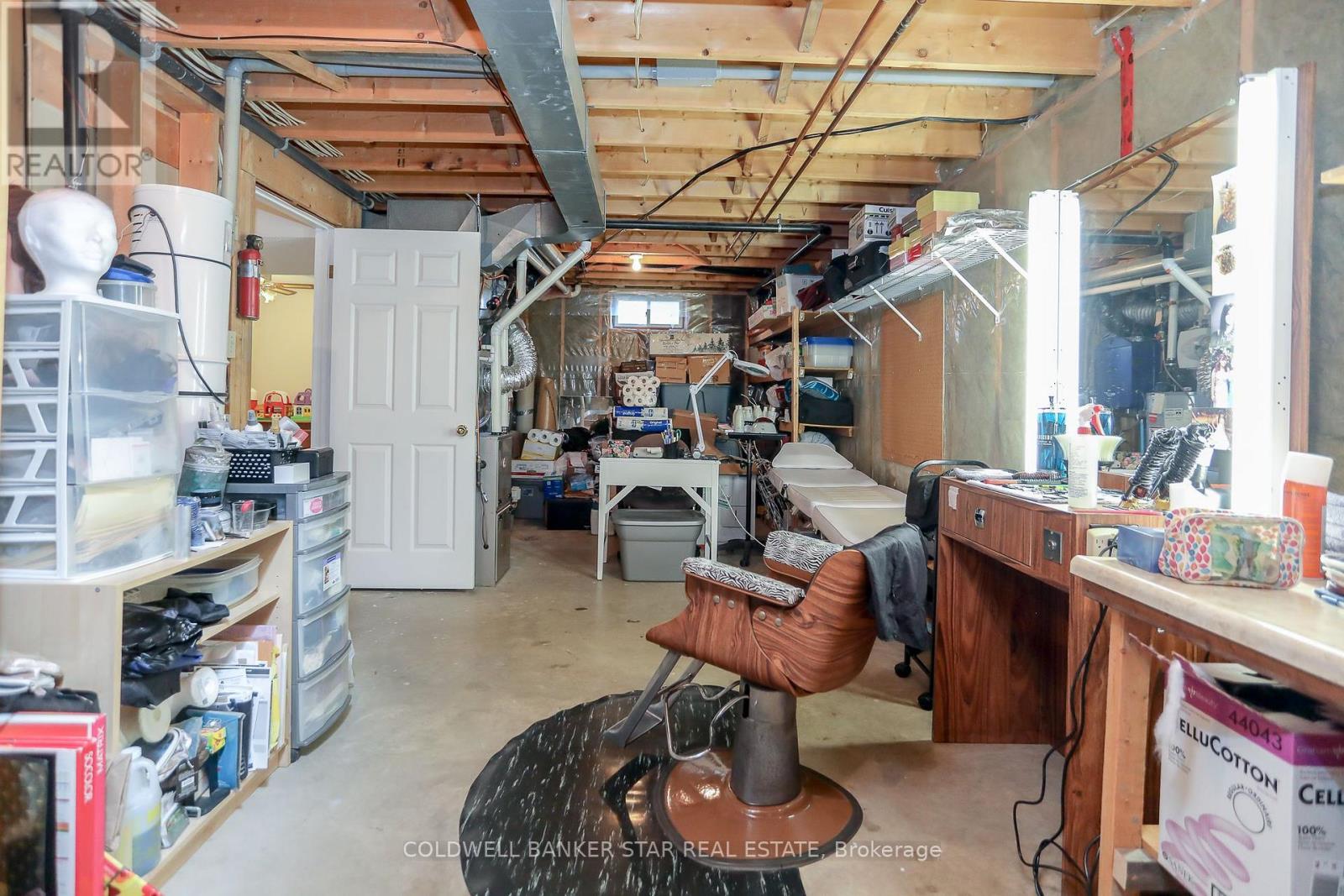 Photo 21 of 32 for 31 Sinclair Crescent