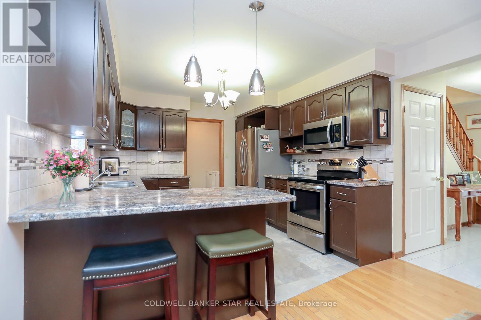 Photo 8 of 32 for 31 Sinclair Crescent