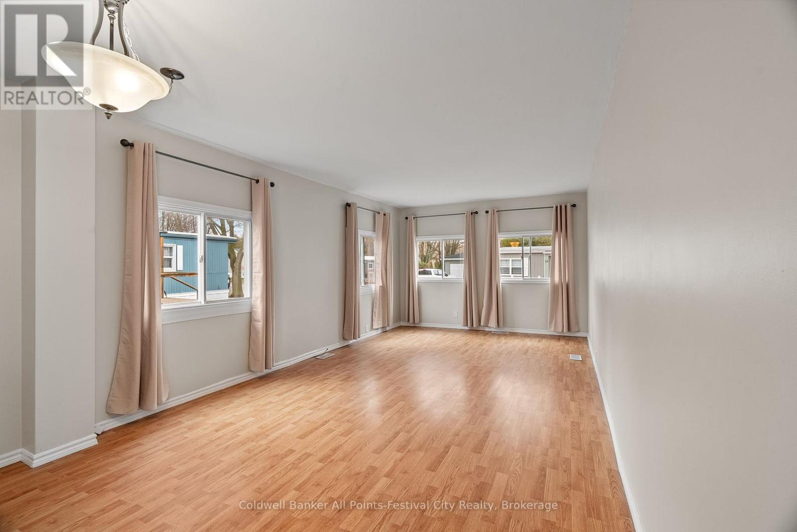 28 Sutton Drive, Ashfield-Colborne-Wawanosh, Ontario  N7A 3Y3 - Photo 8 - X12959834