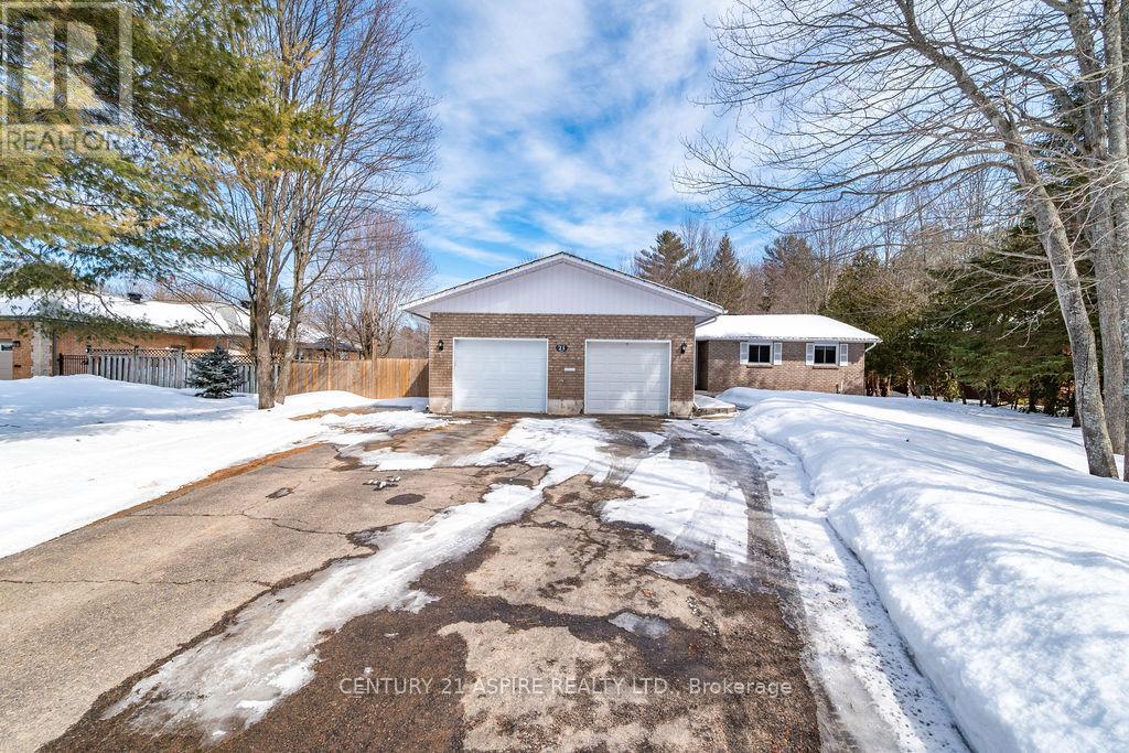 21 HERITAGE DRIVE, Petawawa, Ontario