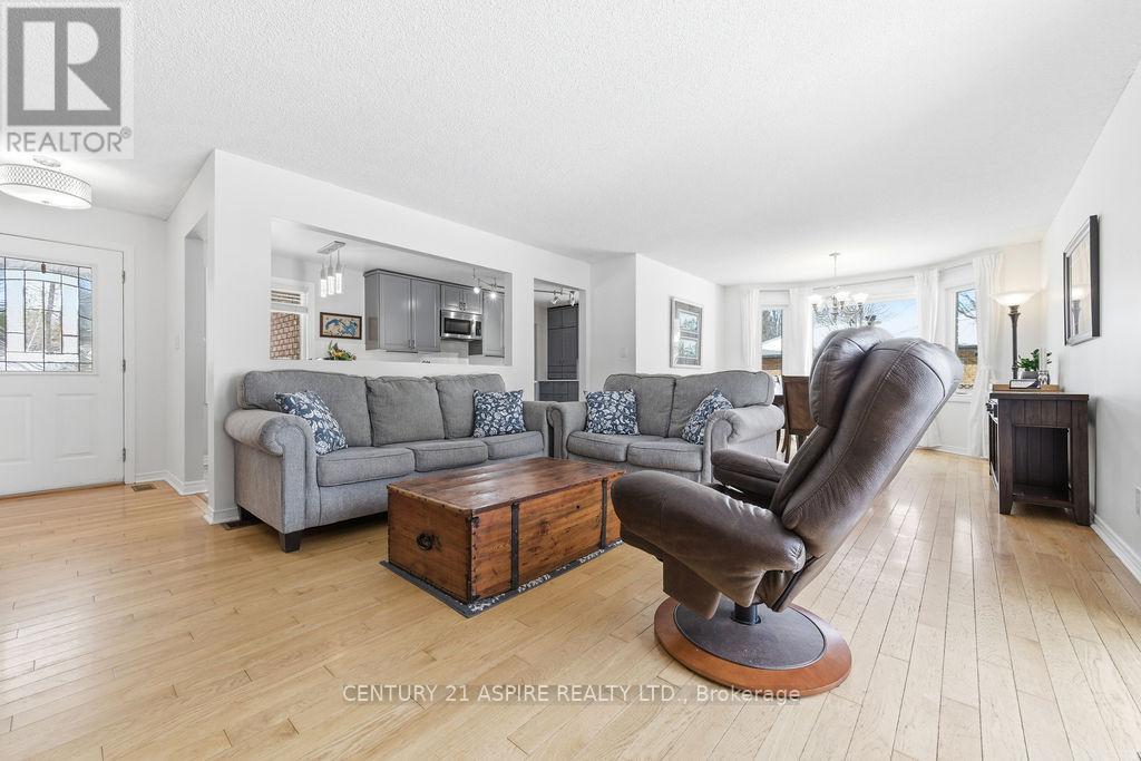 21 Heritage Drive, Petawawa, Ontario  K8H 3K9 - Photo 4 - X12960282