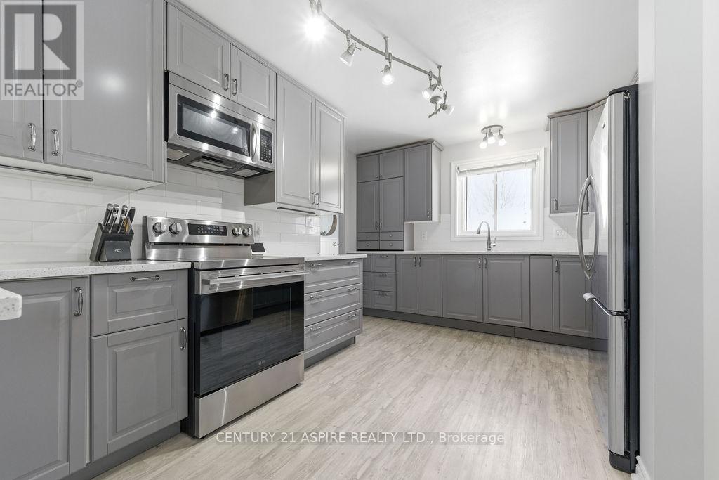 21 Heritage Drive, Petawawa, Ontario  K8H 3K9 - Photo 9 - X12960282