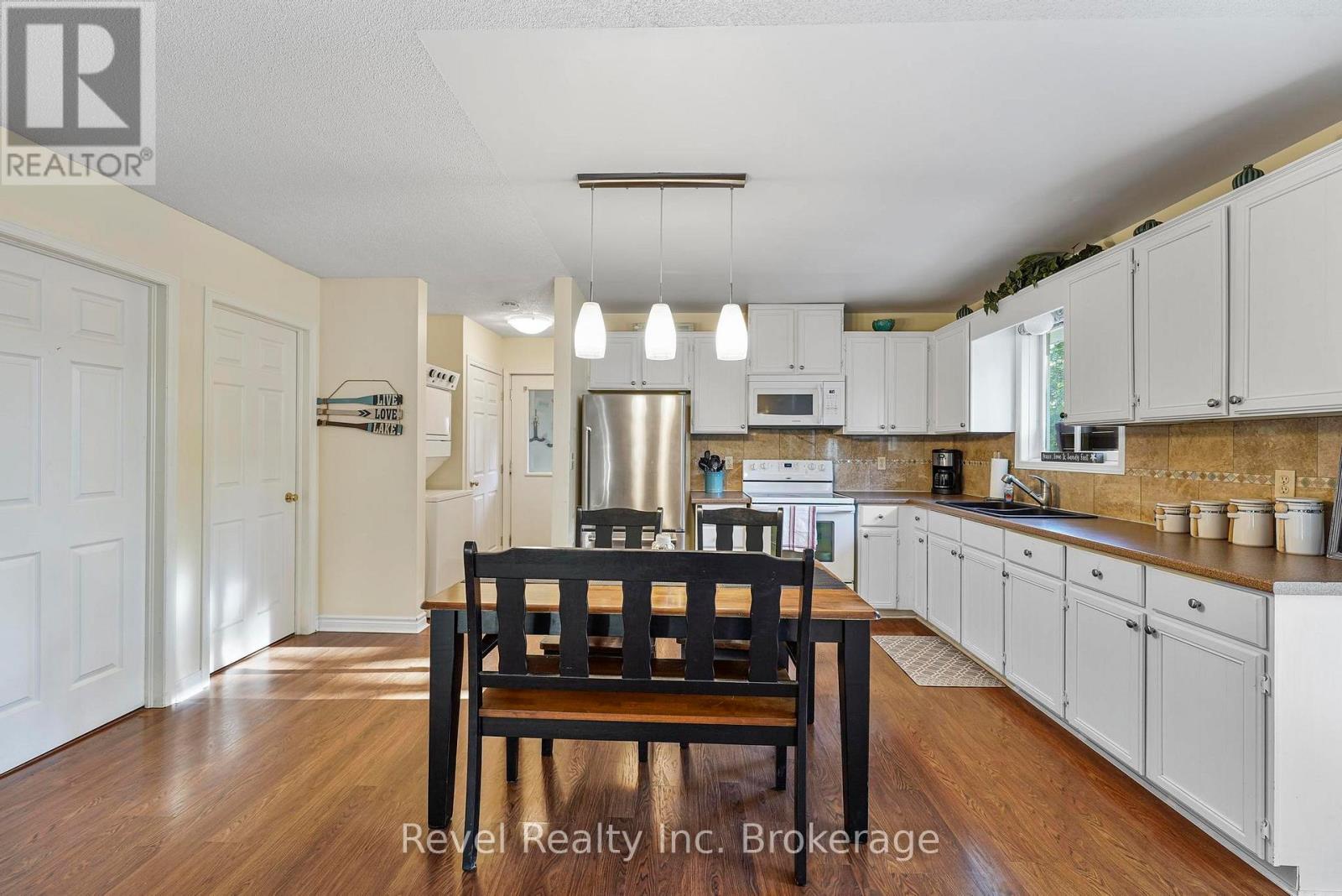 71842 Sunview Avenue, Bluewater, Ontario  N0M 2T0 - Photo 13 - X12960138