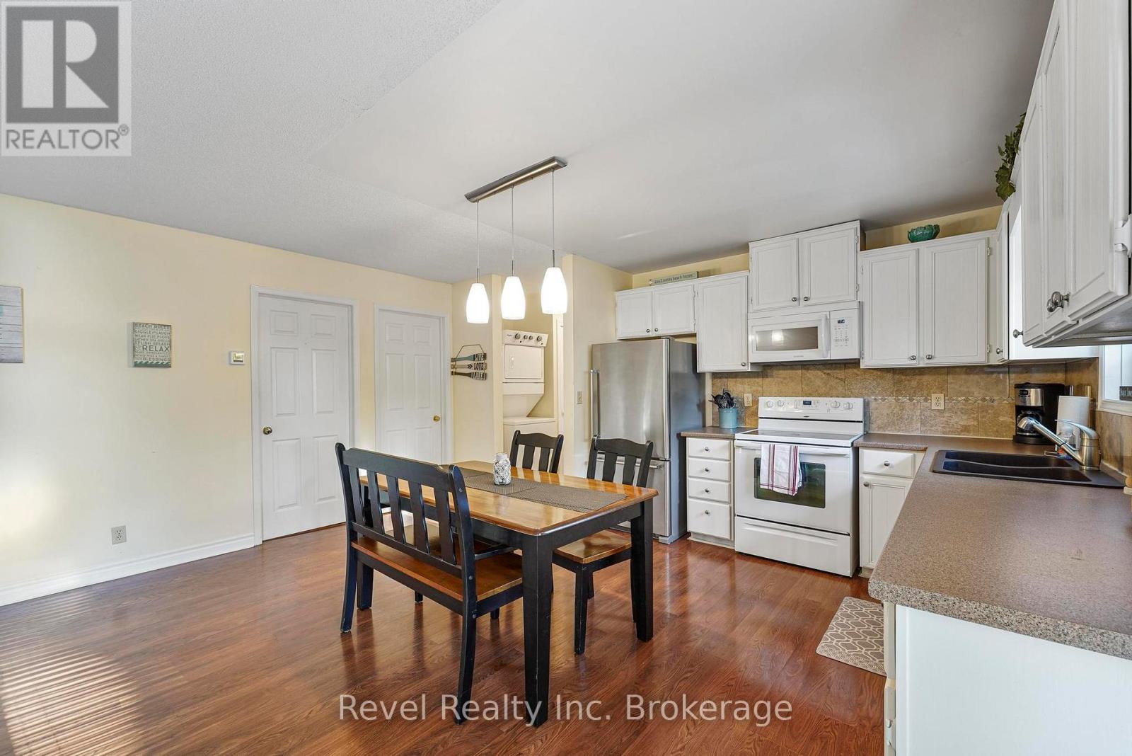 71842 Sunview Avenue, Bluewater, Ontario  N0M 2T0 - Photo 15 - X12960138