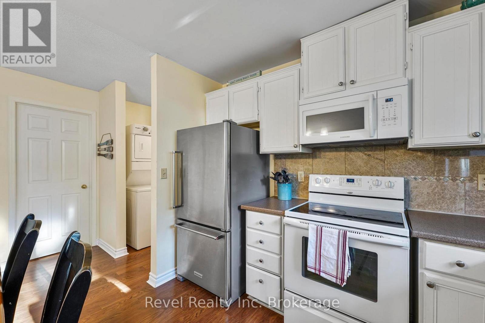 71842 Sunview Avenue, Bluewater, Ontario  N0M 2T0 - Photo 16 - X12960138