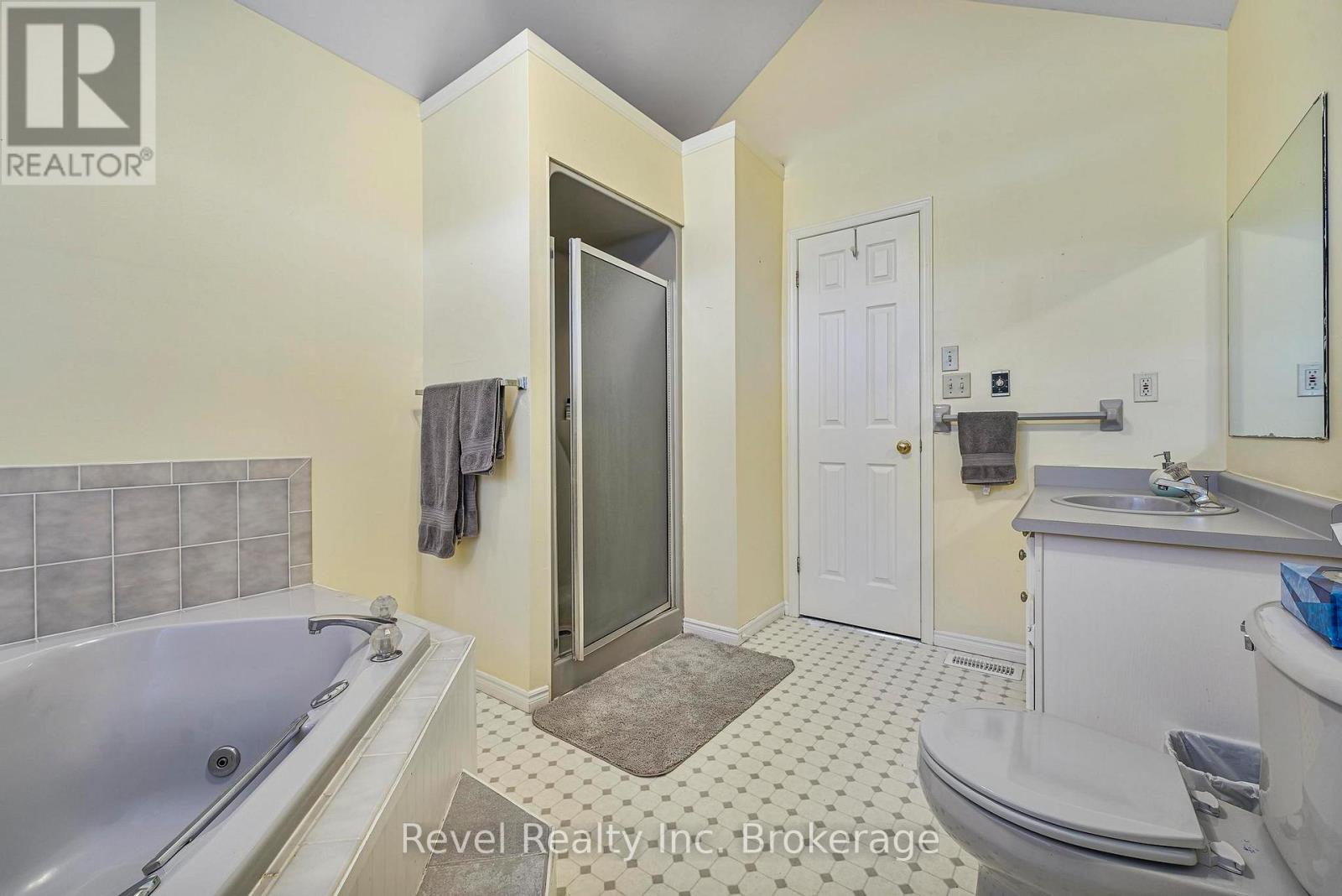 71842 Sunview Avenue, Bluewater, Ontario  N0M 2T0 - Photo 36 - X12960138