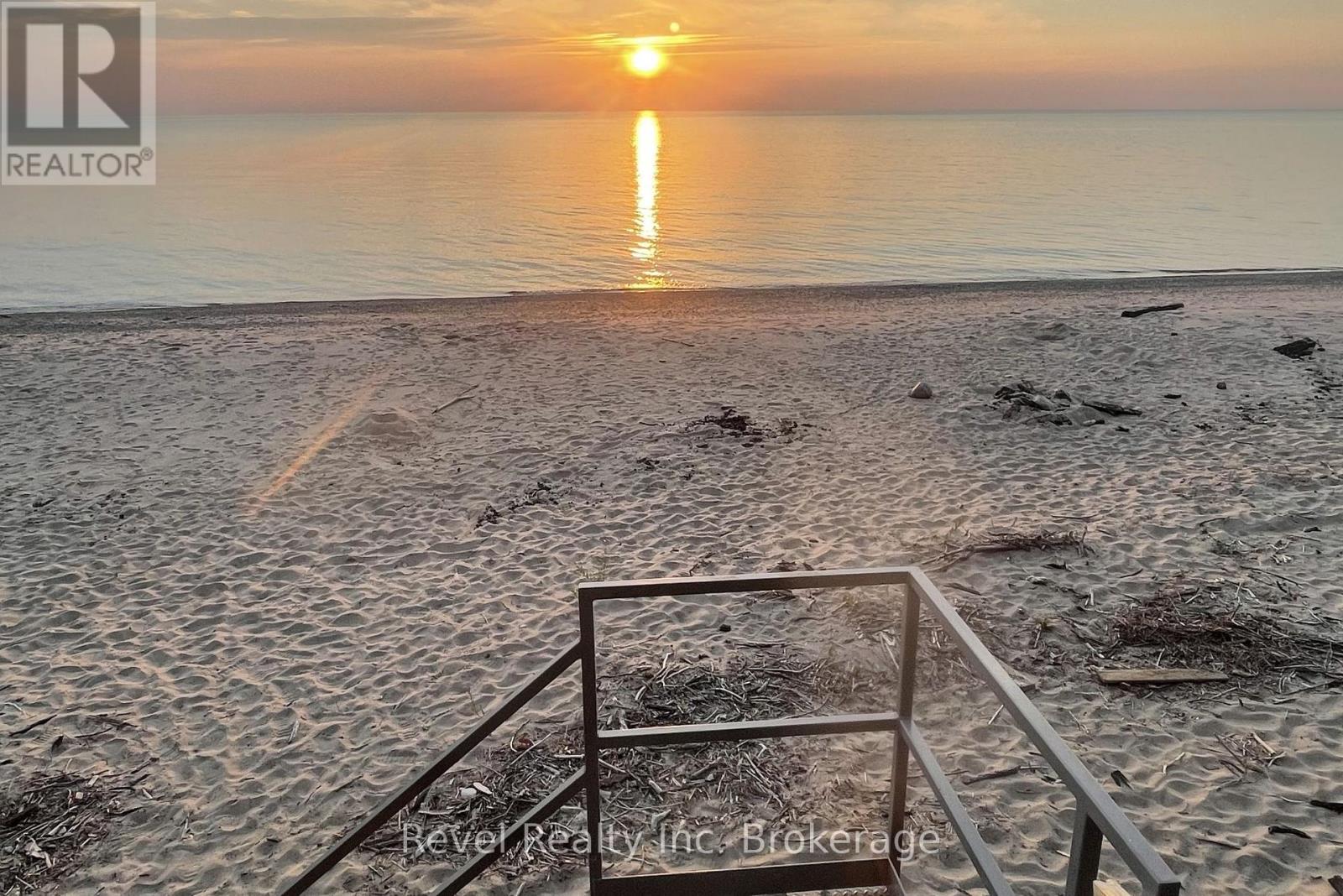 71842 Sunview Avenue, Bluewater, Ontario  N0M 2T0 - Photo 47 - X12960138