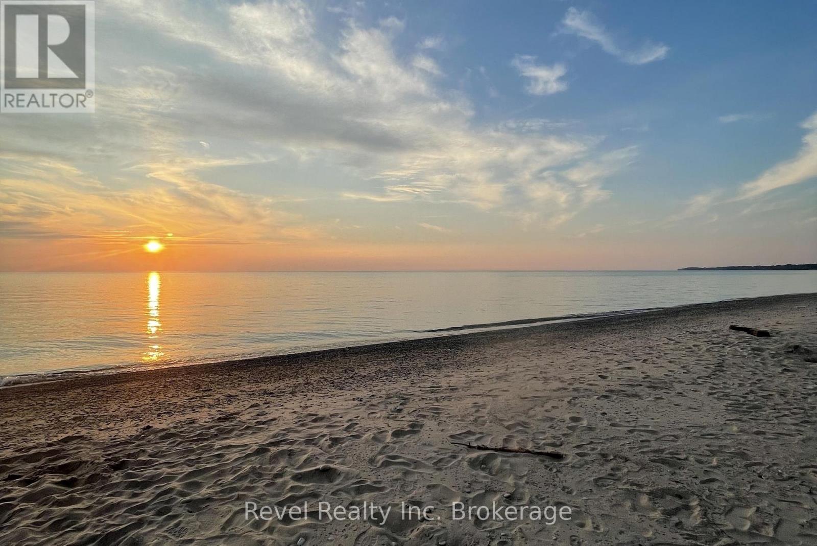 71842 Sunview Avenue, Bluewater, Ontario  N0M 2T0 - Photo 48 - X12960138