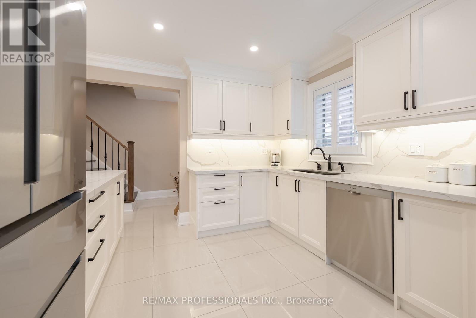 99 Desert Sand Drive, Brampton, Ontario  L6R 1V7 - Photo 10 - W12849968