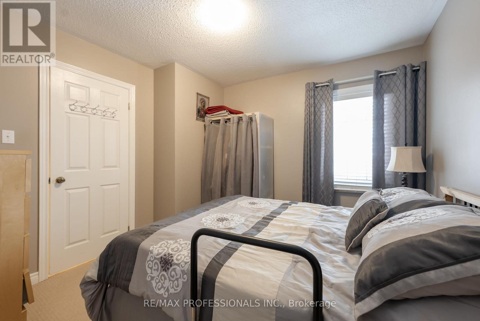 99 Desert Sand Drive, Brampton, Ontario  L6R 1V7 - Photo 25 - W12849968