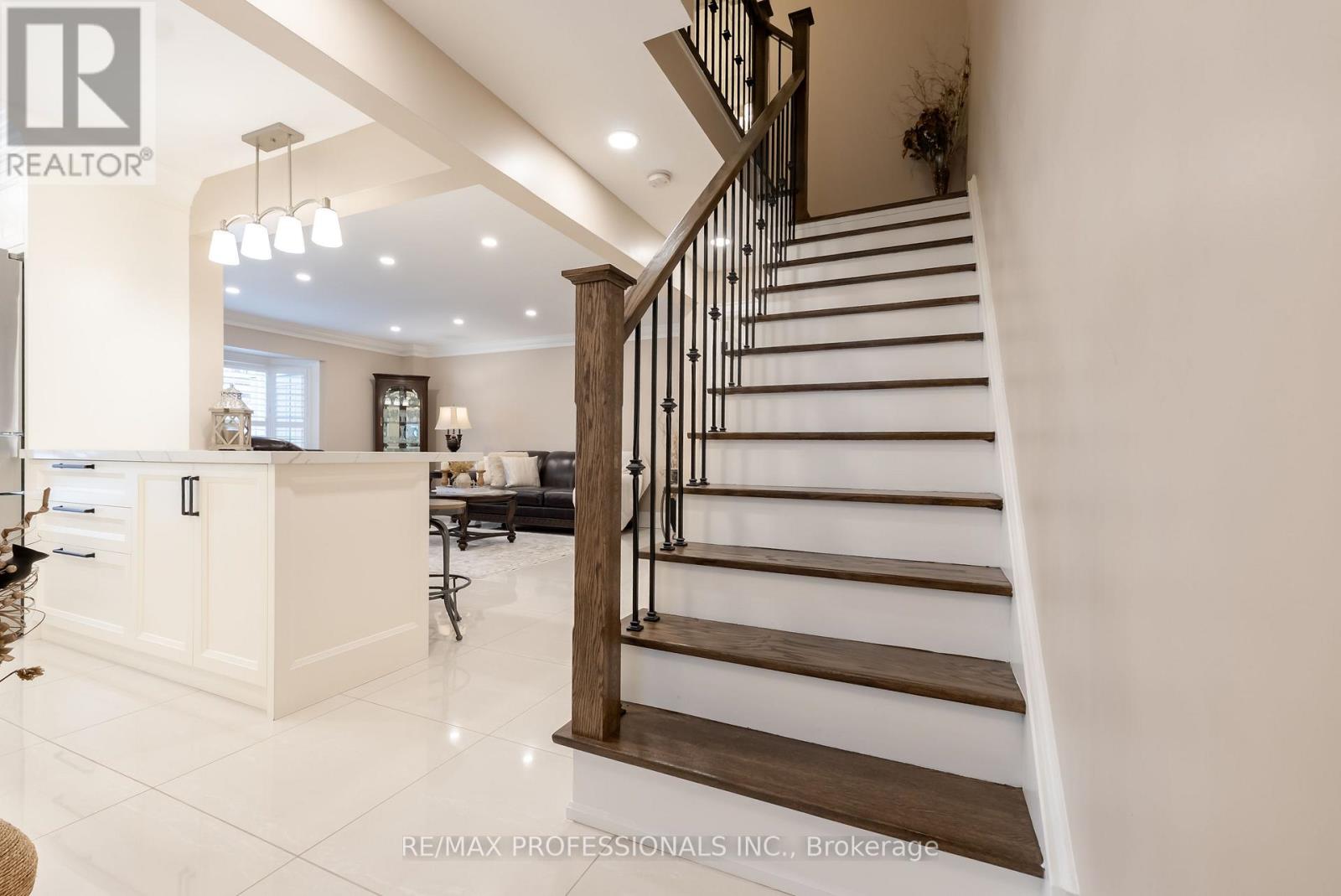 99 Desert Sand Drive, Brampton, Ontario  L6R 1V7 - Photo 4 - W12849968