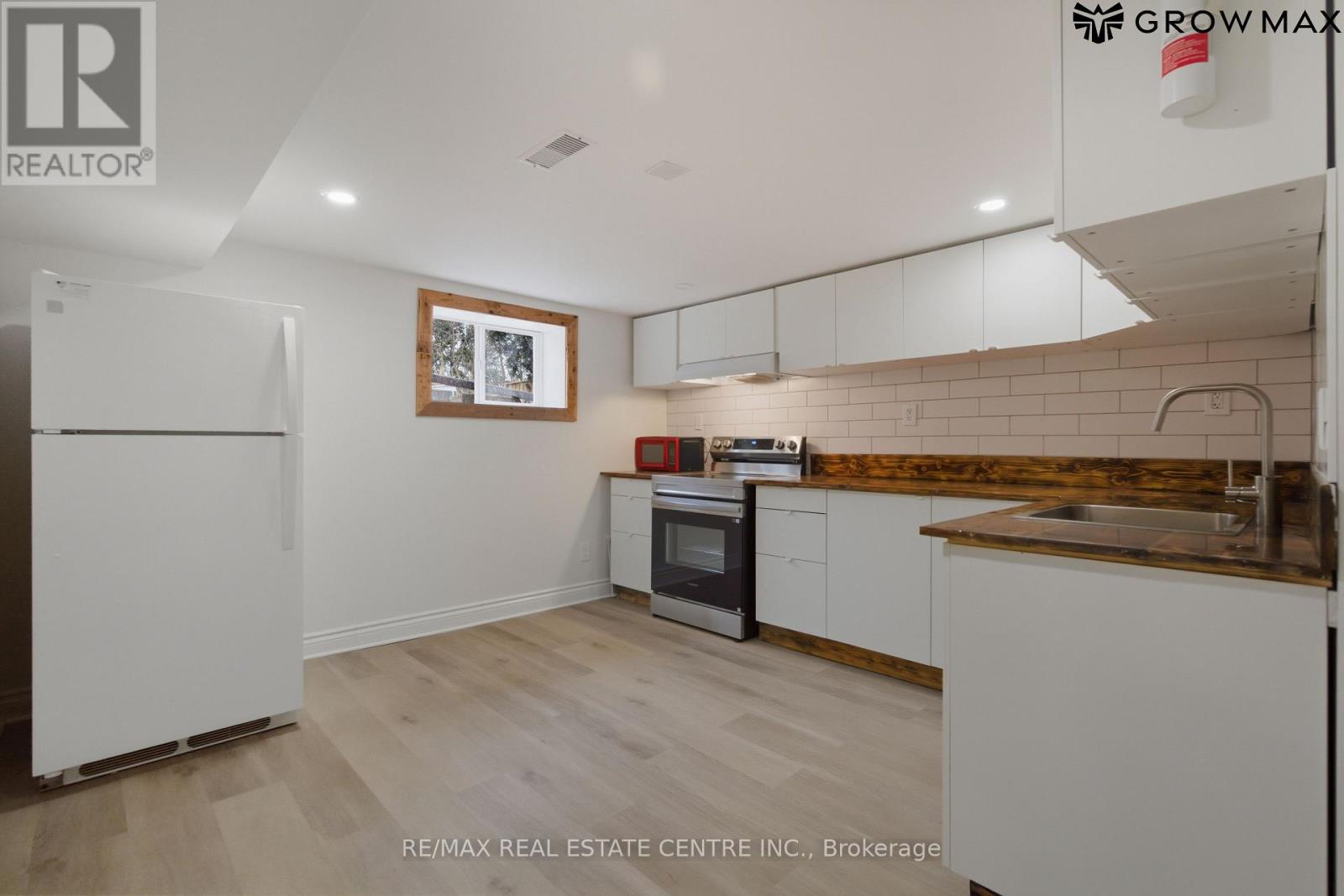 1328 Bunnell Drive, Burlington, Ontario  L7P 2E1 - Photo 20 - W12917286