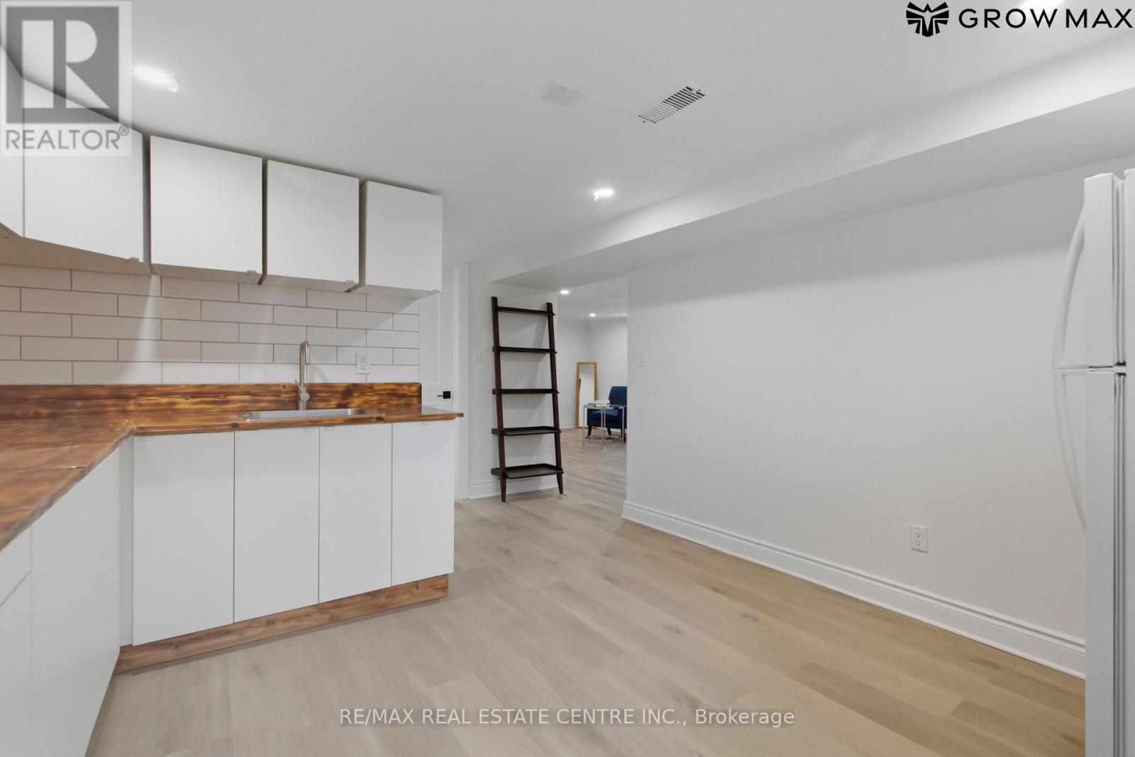 1328 Bunnell Drive, Burlington, Ontario  L7P 2E1 - Photo 22 - W12917286